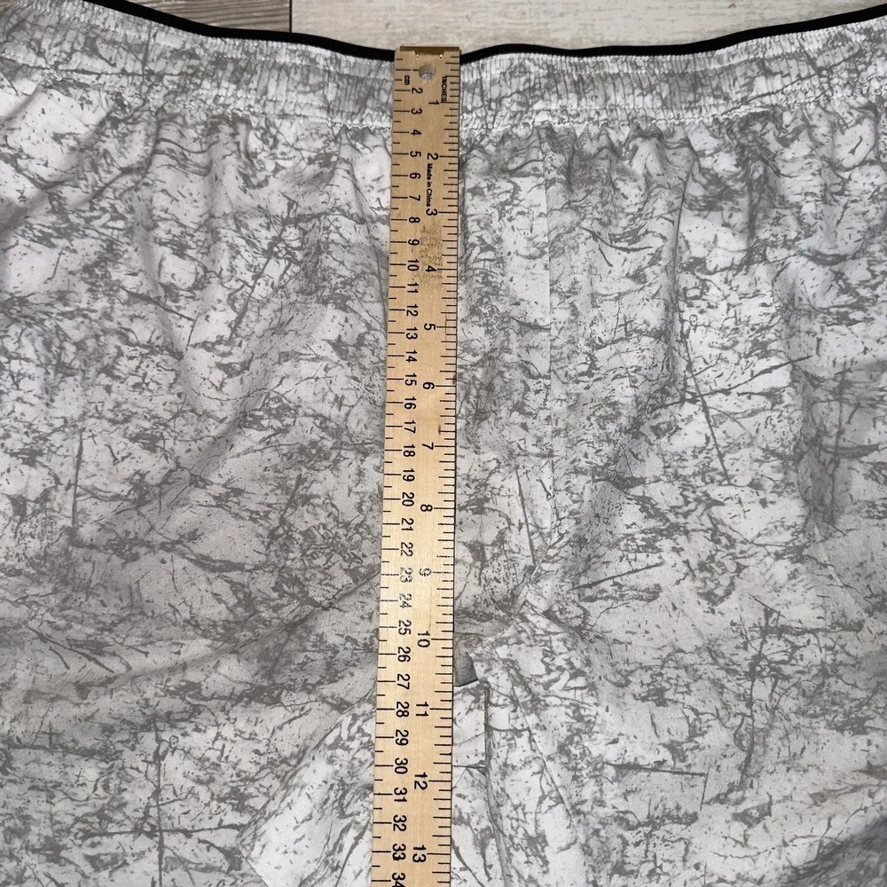 Chubbies Shorts Mens 2XL Gray‎ White 5.5 Inseam Marble Print Drawstring